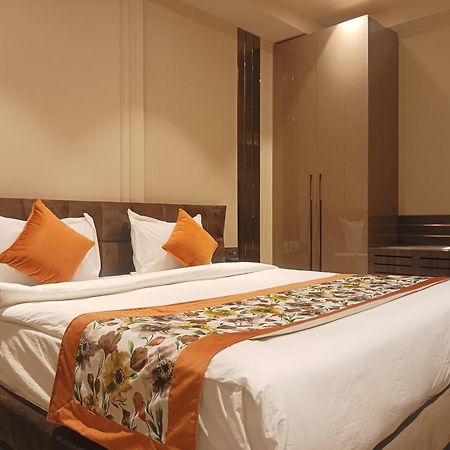 Hotel Cullinan By Qotel Janakpuri Delhi  Exterior photo