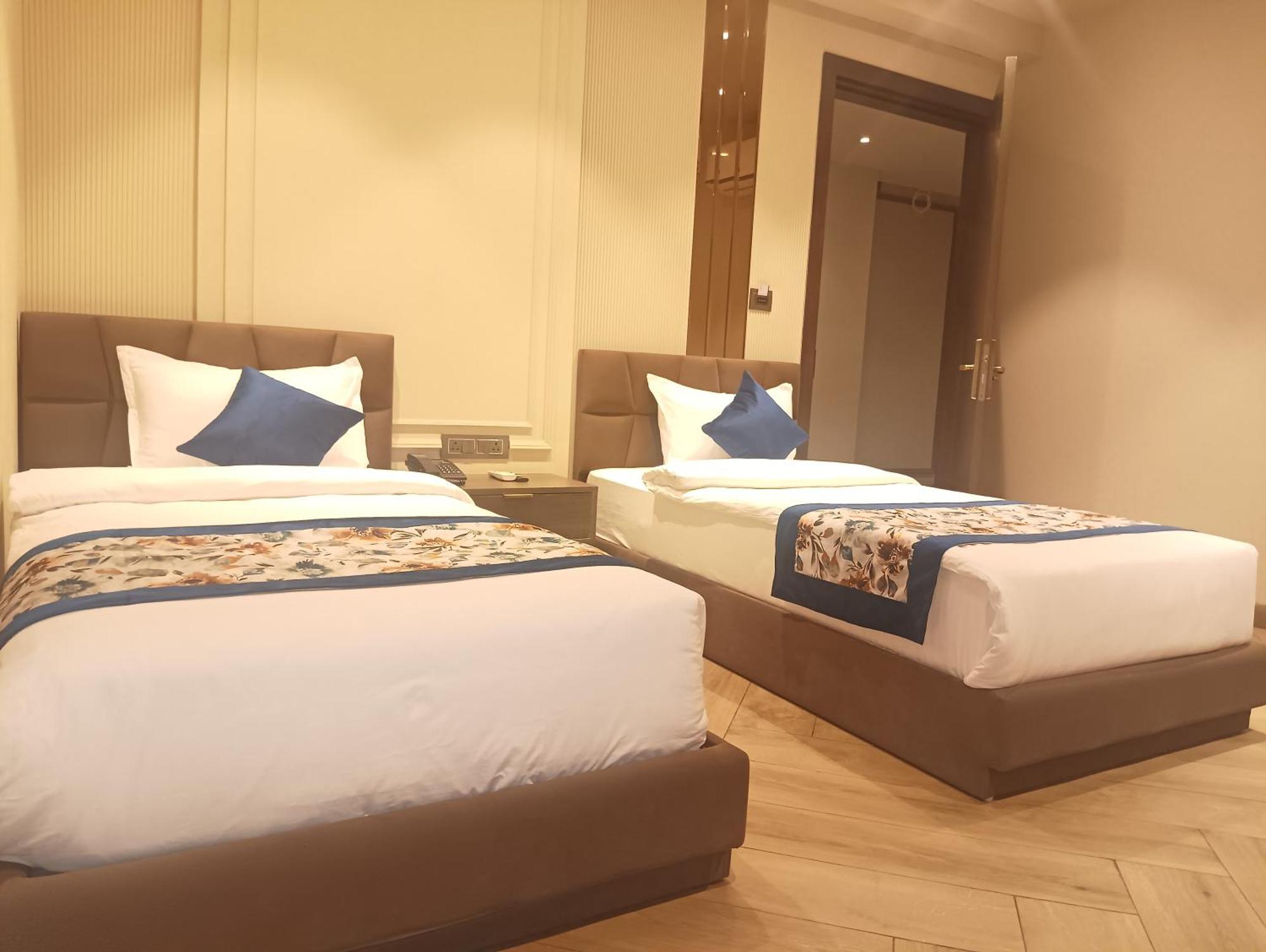 Hotel Cullinan By Qotel Janakpuri Delhi  Exterior photo