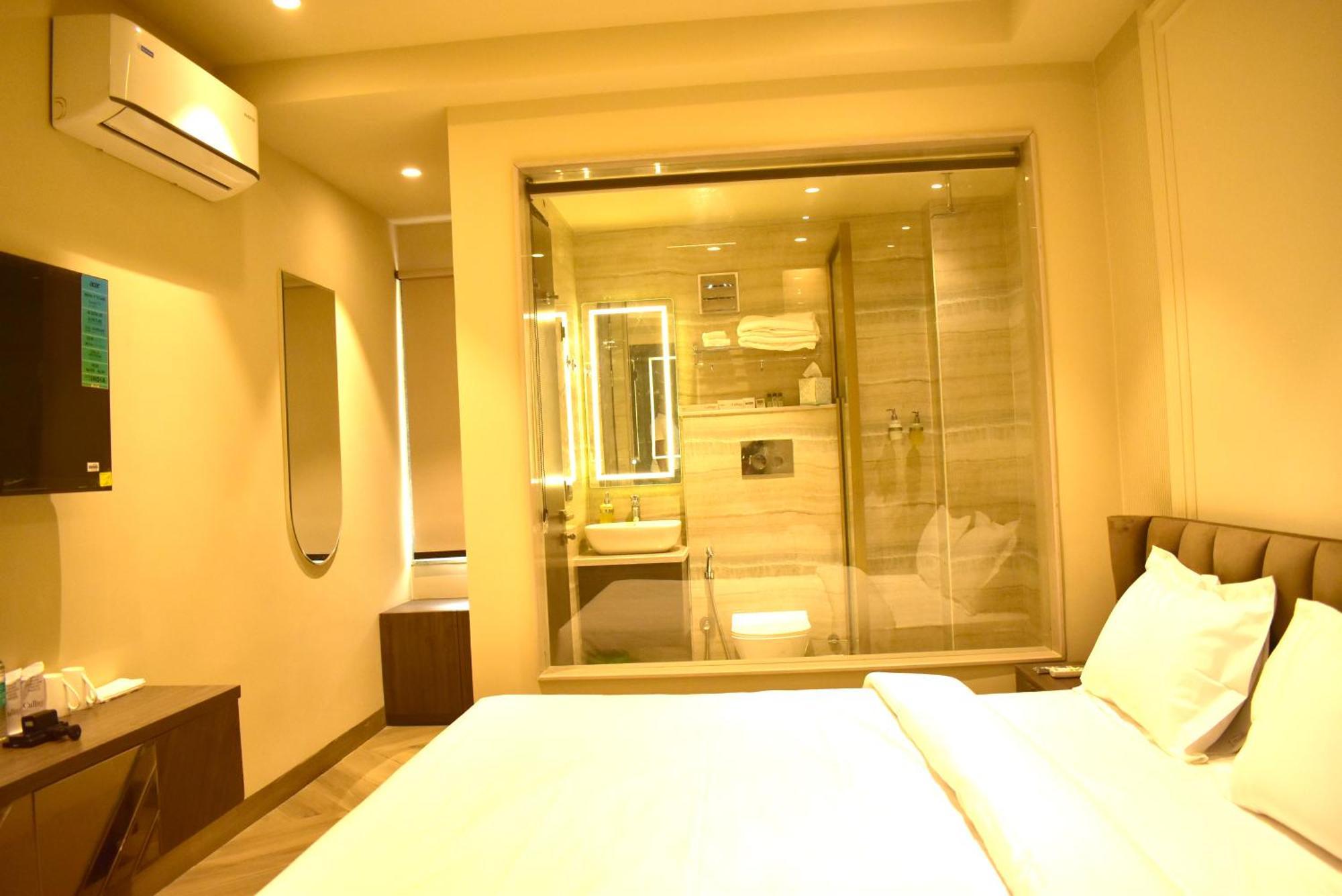 Hotel Cullinan By Qotel Janakpuri Delhi  Exterior photo