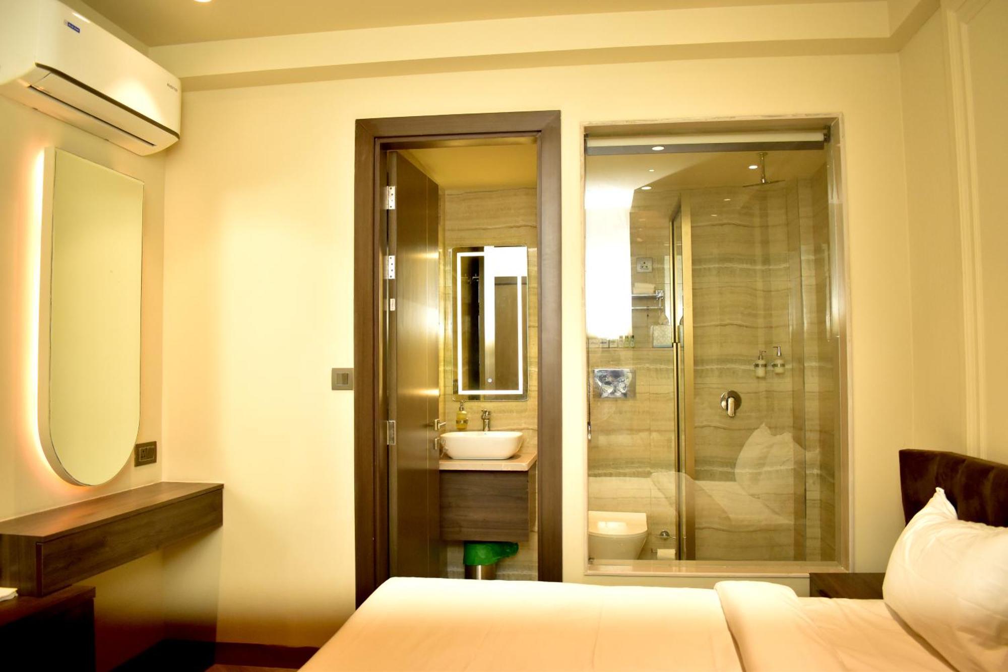 Hotel Cullinan By Qotel Janakpuri Delhi  Exterior photo