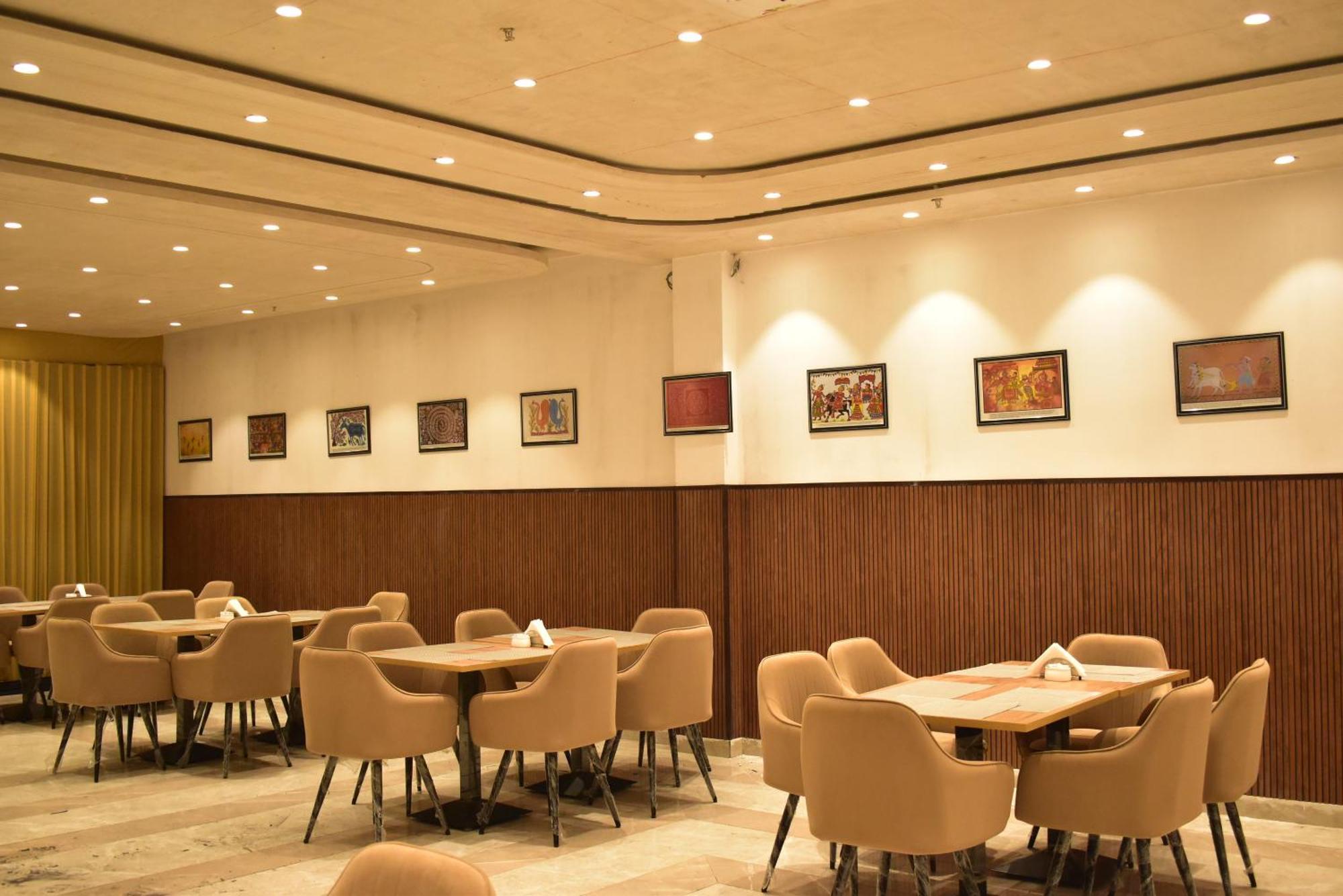 Hotel Cullinan By Qotel Janakpuri Delhi  Exterior photo